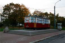 Трамвай типа МС, установленный в честь столетия Петербургского трамвая.