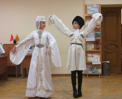 Презентация книги &laquo;Два дома счастья моего&raquo; Зины Хапсаевой