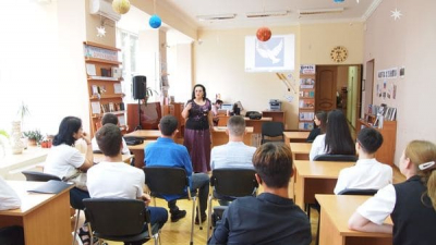 Урок мира &laquo;Нам этот мир завещано беречь, и землю удивительную эту&raquo;